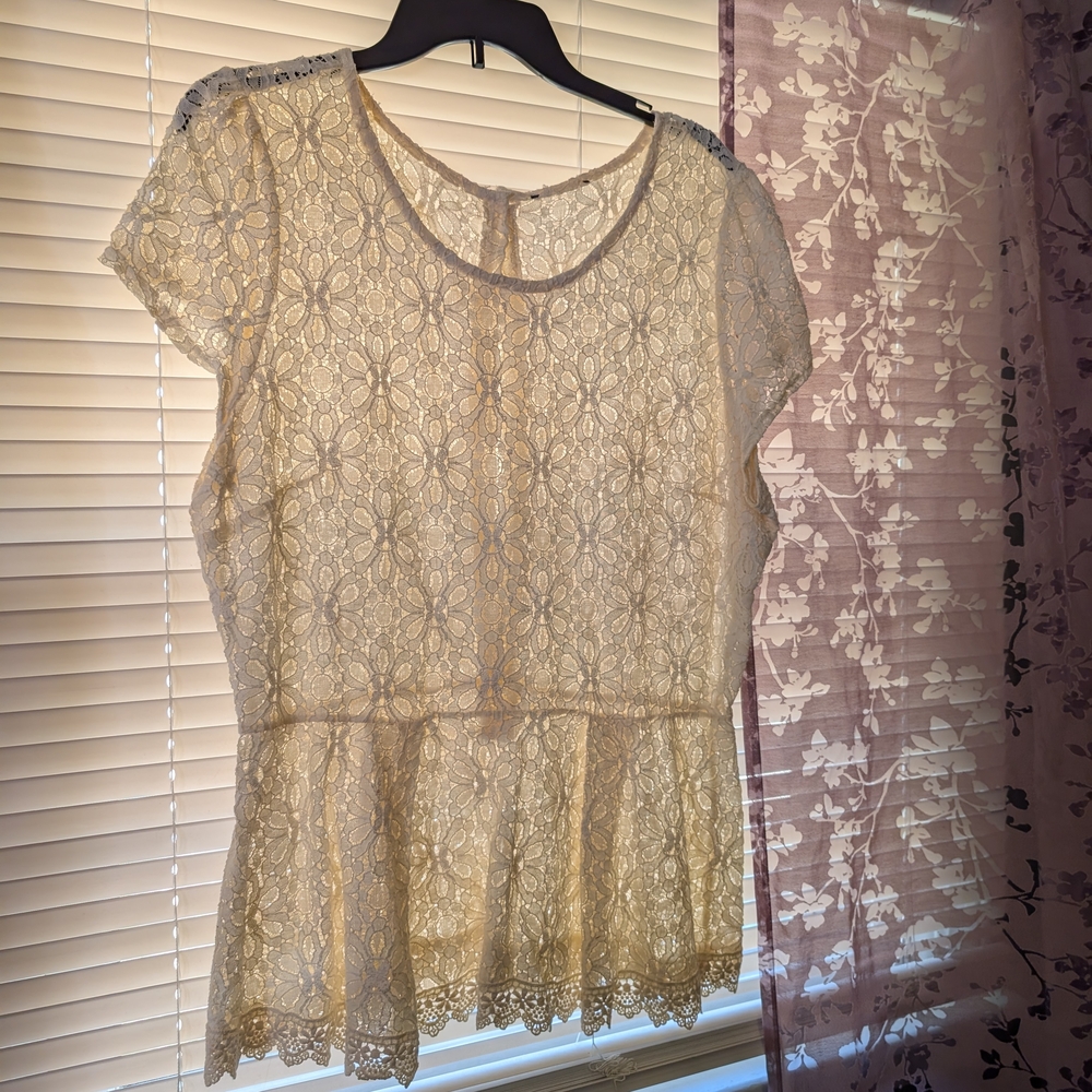 Chic Lace Peplum Blouse - Cream